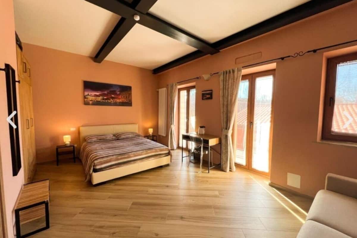 Chambre Quadruple Deluxe, salle de bains attenante, vue cour intérieure | Bureau, Wi-Fi gratuit, draps fournis