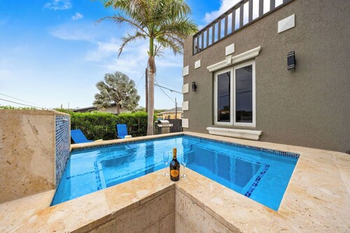 Opal 90 Apartment · Apartment w/ Pool in Noord