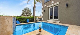 Opal 90 Apartment · Apartment w/ Pool in Noord