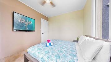 1 dormitorio, tabla de planchar con plancha, wifi y ropa de cama