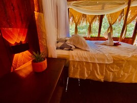 Suíte superior, sacada, vista para o rio | 1 quarto, Wi-Fi (sobretaxa)