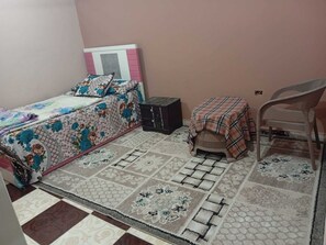 Comfort Single Room | Blackout drapes, iron/ironing board, free WiFi - Migo pyramids View (Giza)