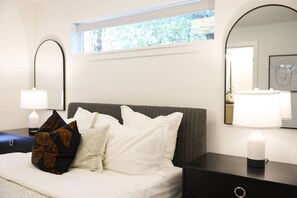 3 habitaciones, escritorio, tabla de planchar con plancha y wifi gratis 