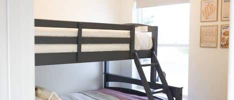 3 bedrooms, desk, iron/ironing board, free WiFi