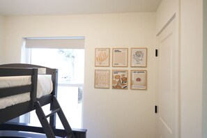 3 habitaciones, escritorio, tabla de planchar con plancha y wifi gratis 