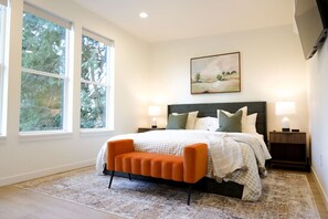 3 bedrooms, desk, iron/ironing board, free WiFi