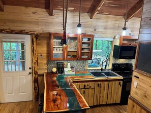 Køleskab, mikrobølgeovn, ovn, kogeplade