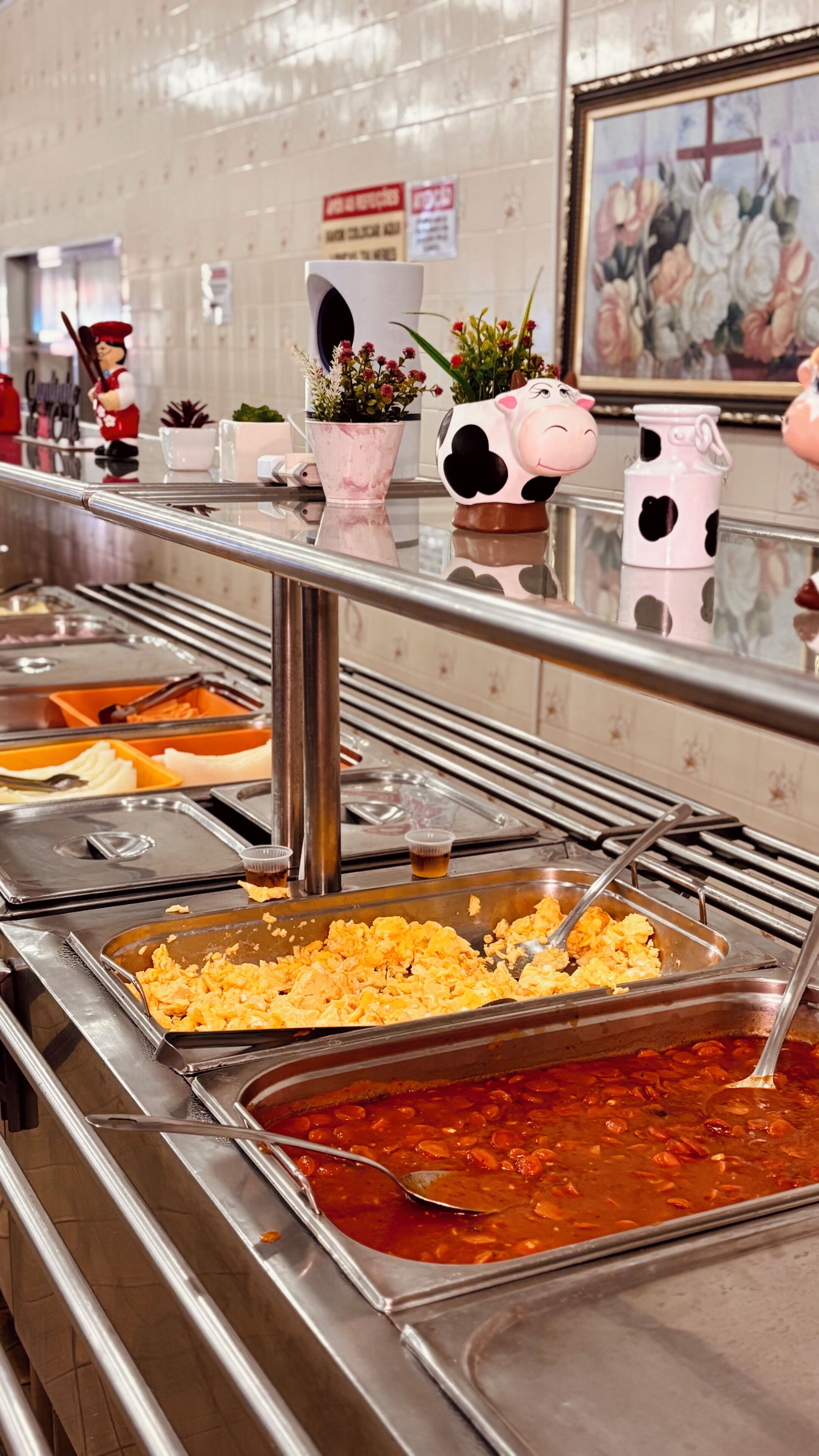 Café da manhã com buffet grátis todos os dias