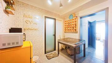 Superior Suite, City View | Living area