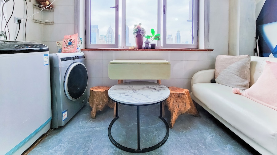 31 麻将投影三房公寓(外滩地铁站店)