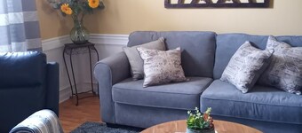 Beautiful 2-bedroom Townhome in Augusta 2 miles from course.