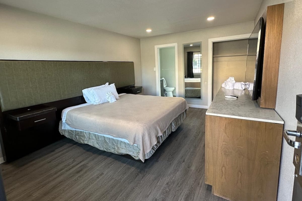 Deluxe Single Room | Bed sheets