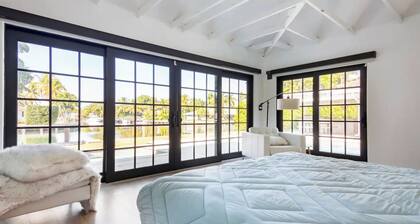 Sunset 4BR Waterfront Villa in Golden Isles w/ Heated Pool & Spa