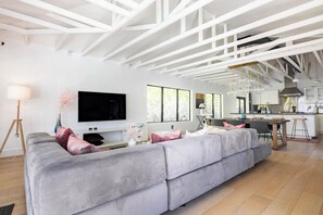 TV connectée, cheminée