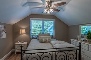 5 Schlafzimmer, Schreibtisch, WLAN, Bettwäsche