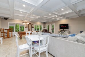 TV, fireplace, table football, books - Absolute Dream, Prime Location: Pool Table & Sauna (Macon)