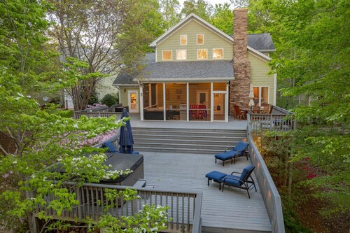 Absolute Dream, Prime Location: Pool Table & Sauna