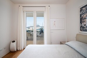 Iron/ironing board, free WiFi, bed sheets