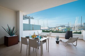 Outdoor dining - Mobiretreat by Klodge - waterfront design flat (Olbia)