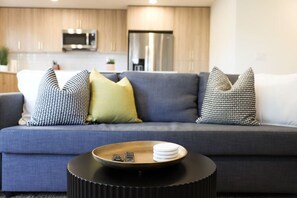 Smart-TV, Kamin, Bücher