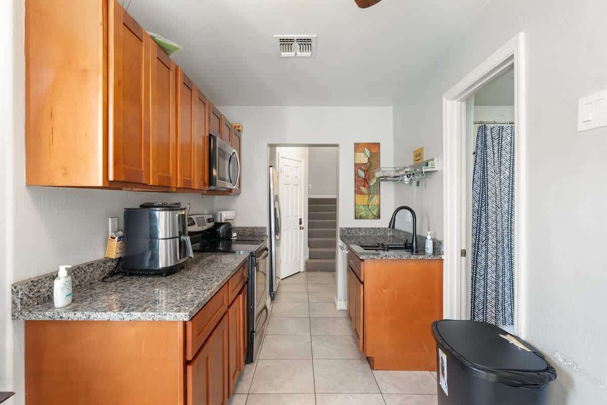 冰箱、微波炉、烤箱、炉灶