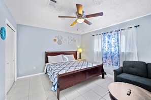4 bedrooms, iron/ironing board, free WiFi, bed sheets