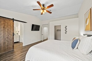 4 bedrooms, desk, iron/ironing board, free WiFi