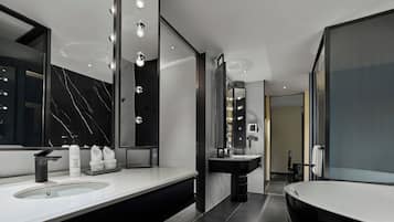 Chambre Simple, vue jardin | Salle de bain | Chaussons