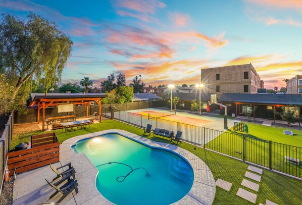 Pool - Shared fun Pickleball, Theater & Pool | DT Phoenix (Phoenix)