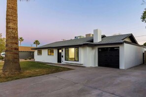 Exterior - Renovated Retreat | Old Town Scottsdale | Sleeps 6 (Scottsdale)