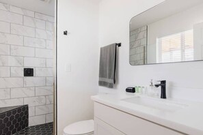 Shower, hair dryer - Renovated Retreat | Old Town Scottsdale | Sleeps 6 (Scottsdale)