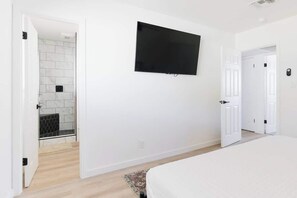 3 bedrooms, iron/ironing board, WiFi, bed sheets - Renovated Retreat | Old Town Scottsdale | Sleeps 6 (Scottsdale)