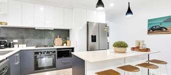Spacious Ground-Floor Escape: Your Private 3-Bedroom Getaway Near Nature & Local Attractions