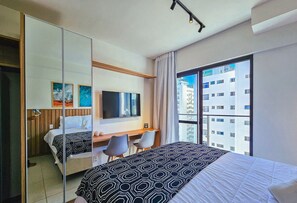 Laptop workspace, blackout drapes, iron/ironing board, free WiFi - Porto Privilege by VLV Stays (Salvador)