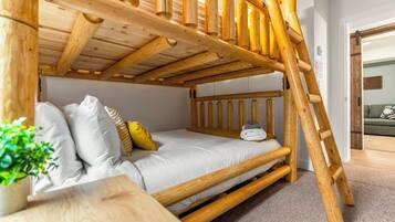 3 bedrooms, iron/ironing board, travel crib, WiFi