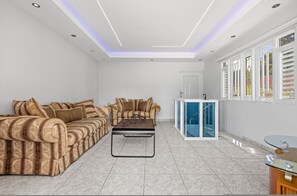 3 bedrooms, Internet