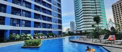 2 outdoor pools, open 6:00 AM to 10:00 PM, sun loungers