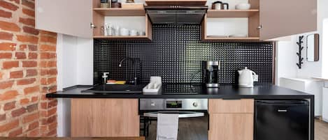 Fridge, oven, stovetop, toaster