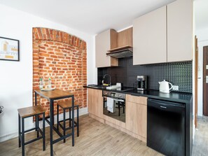 Fridge, oven, stovetop, toaster