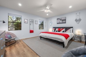 3 habitaciones, tabla de planchar con plancha, wifi y ropa de cama 