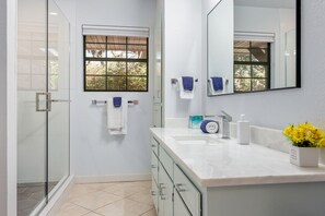 Shower, hair dryer, towels - Horseshoe Hideaway: Pool + Game Room + Fire Pit + Hammock Pergola + Walk to the River (Canyon Lake)