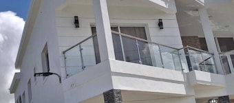 Charming 4-bedroom house with AC and WiFi in fabulous Punta Cana