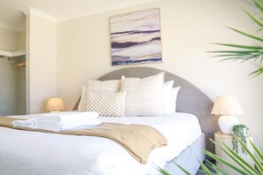 5 Schlafzimmer, Schreibtisch, Bügeleisen/Bügelbrett, kostenloses WLAN