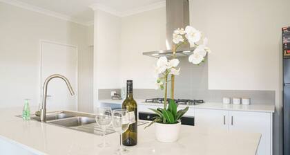 StayAU 5BRM Idyllic Retreat for Families in Perth