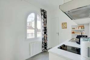 Fridge, microwave, stovetop, coffee/tea maker