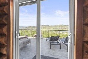 Interior - View Point Lodge - View, Hot Tub, Sauna, Cold Plunge, PuttPutt (Vernon)