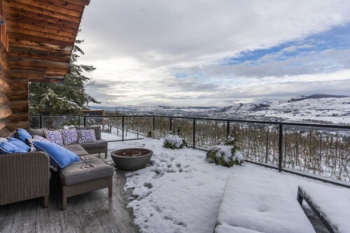 View Point Lodge - View, Hot Tub, Sauna, Cold Plunge, PuttPutt