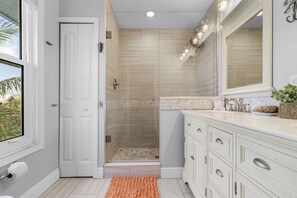 Shower, hair dryer, towels - Close to Beach, Secluded Pier with Partial Bay Views - Blue Bayou B - Roelens (Fort Myers Beach)