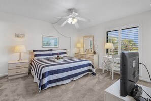 2 bedrooms, iron/ironing board, free WiFi, bed sheets - Lake Access, Community Pool, Tennis & Pickleball -Condo Lagoon Landing -Roelens (Fort Myers Beach)