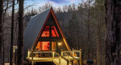 LEDCabin, See the Stars, w/private Sauna, Hot Tub, on Creekfront